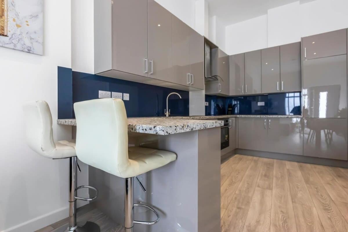 Lovely 1 Bedroom Apartment In Central 워킹 외부 사진